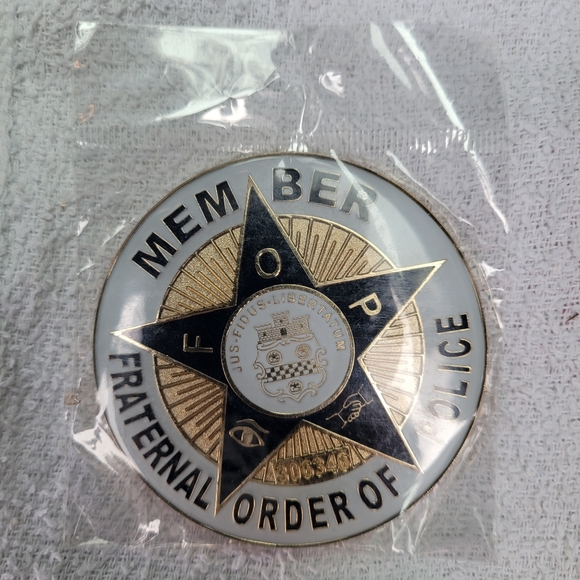 VINTAGE FRATERNAL ORDER OF POLICE EMBLEM FOP DECAL NEW OLD STOCK 1990S - Picture 2 of 8
